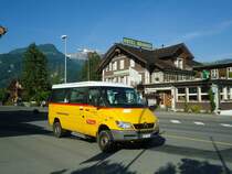 Halter, Kleinteil - OW 7400 - Mercedes am 2. Juni 2012 beim Bahnhof Giswil