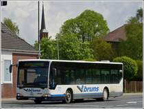M-B Citaro hlt in Varel bei einer rotn Ampel am 09.05.2012.