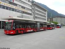 Alle 3 Energieformen von Stadtbus Chur am 29.5.2012 beim Bahnhof Chur auf einem Bild: Zuvorderst der CitaroII G Nr. 55 als Vetreter des klassischen Dieselmotors, in der Mitte ist der Wagen Nr. 13, einem MAN A37 Lion's City Hybrid, zu sehen, und zu hinterst wartet der Otokar/Gpbus Oreos 4x Nr. 17, der mit Akkumulatoren ausgerstet ist.