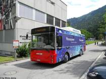 SBC Nr. 17 (Otokar/Gpbus Oreos 4x) am 29.5.2012 bei der Haltestelle Meiersboden. Stadtbus Chur suchte statt dem CO2-ausstossenden Dieselmotor in der Altstadt von Chur eine Alternative, man fand sie in einem Akkumulatoren-Bus.