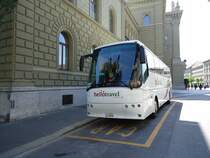 Bova Futura de la maison HelloTravel photographi le 02.06.2012 devant le Palais fdral en ville de Berne