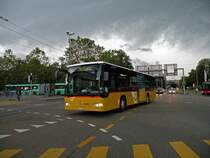 In den Spitzenzeiten hilft auch die Post mit einem Fahrzeug auf der unterbrochenen Linie 14 aus. Kurz nach der Aufnahme entlud sich ein heftiges Gewitter ber der Region. Die Aufnahme stammt vom 07.06.2012.