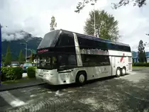 Bahnersatz zwischen Fl�elen und G�schenen: Schelbert, Einsiedeln - SZ 25'900 - Neoplan am 11. Juni 2012 beim Bahnhof Fl�elen