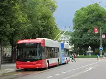 Stadtbus Winterthur Nr. 110 am 13.6.2012 bei der Haltestelle Stadthaus.