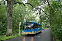 Der Wagen 2000 (DB O405 / DB E85) im Juni 2012 auf der Linie 218 an der Haltestelle Lindwerder