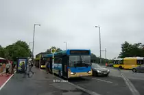 Der Wagen 2000 (DB O405 / DB E85) im Juni 2012 auf der Linie 218 am S-Bahnhof Heerstrae.