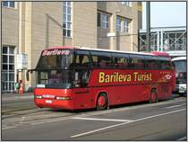 Dieser Neoplan-Bus stand am 04.02.2008 in der N�he des D�sseldorfer Hauptbahnhofs. Leider wei� ich nicht, welcher Typ das genau ist. Vielleicht kann jemand helfen, damit ich das Bild in die richtige Typen-Kategorie einordnen kann. 