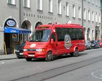 Stadtrundfahrt gef�llig! Dieser Iveco Kleinbus holt die Fahrg�ste an verschiedenen Haltestellen in Innsbruck ab. 08.03.08