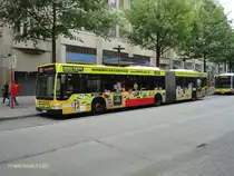 HHA 7919 am 27.6.2012 auf der Linie 109 nach Alsterdorf an der Haltestelle Gerhart-Hauptmann-Platz in der M�nckebergstr.
