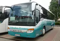 Der gleiche Setra S 415 UL,von Franken-Express, in Nagold auf dem Parkplatz vom Gartenschaugel�nde