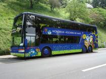 van Hool Astromega de la maison Montreux Excursions photographi� le 04.07.2012 � Berne