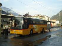 PostAuto Wallis - VS 243'895 - Neoplan (ex P 25'171) am 1. Juli 2012 beim Bahnhof Brig