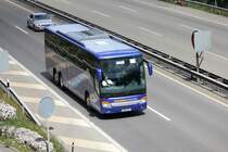 Setra 416 GT-HD de la maison anglaise SchearingsHolliday photographi� entre B�le et Berne le 08.07.2012