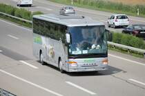 Setra 415 GT-HD de la maison Borini M�g�ve (France) photographi� le 08.07.2012 � Oensingen