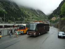 Bahnersatz zwischen G�schenen und Fl�elen: Bova, Biel - BE 506'801 - VDL am 1. Juli 2012 beim Bahnhof G�schenen