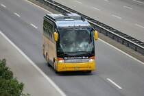 Setra 411 HD de la maison Grindelwald Bus photographi� le 08.07.2012 sur l'autoroute entre B�le et Berne 