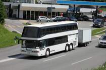 Neoplan Skyliner de la maison Remy Voyages Lausanne photographi� le 07.07.2012 pr�s de Berne 