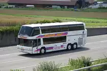 Neoplan Skyliner de la maison Kommt mit photographi� le 07.07.2012 pr�s de Berne 