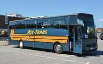 Ein Volvo B12 Reisebus am Hafen von Karlshamn beobachtet am 26.05.2012.