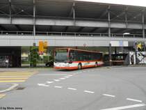 Regiobus Nr. 17 (Mercedes Citaro O530) am 20.7.2012 beim Bhf. Herisau. Im Gegensatz zu den Postautos wenden die Regiobusse unter dem tristen Parkhaus beim Bahnhof, was Fotos im Stillstand beinahe verunmglicht.