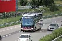 Mercedes Benz Travego de la maison Horner Tafers aux couleurs Basel Tattoo photographi� le 08.07.2012 � Oensingen