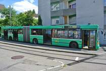 BVB MB 405GN Nr. 732 als Tramersatz auf der Linie 6 (Bauarbeiten) an der Endhaltestelle Riehen Grenze, 30.07.2012.