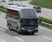 Neoplan Starlinr de la maison Engeloch photographi� � Oensingen le 08.07.2012