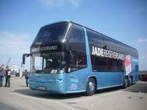 Neoplan Skyliner von Jade Reiseversand GmbH aus Deutschland im Stadthafen Sassnitz am 12.06.2012