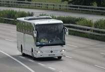 Mercedes Benz Tourismo immatricul au Portugal en route pour Thomas Cook photographi le 29.07.2012 prs de Berne