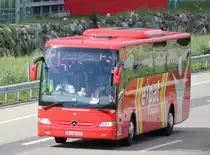 Mercedes Benz Tourismo de la maison anglaise ExpatExplore photographi� le 08.08.2012 � Oensingen 