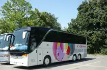 Ein Setra-Bus 415 HDH aus Italien in Sindelfingen.
