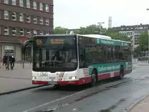 MAN Niederflurbus 3. Generation (Lion's City) auf der Linie 934 nach Duisburg Wedau Wolfssee am Hauptbahnhof Duisburg.(17.7.2012) 