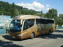 Aus England: Hills, Wolverhampton - YN08 OCS - Scania/Irizar am 11. August 2012 bei der Schiffl�ndte Thun