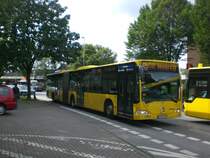 Mercedes-Benz O 530 I (Citaro) auf der Linie 124 nach Oberhausen Wehrstra�e an der Haltestelle M�hlheim-D�mpten Friedhof.(18.7.2012) 