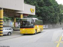 Postauto/Regie Thusis GR 102 307 ''Hinterrhein'' (Volvo 8700) am 6.8.2012 beim Bhf. Thusis.