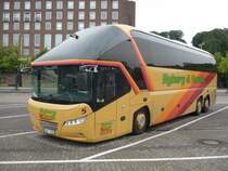 Ein Neoplan -Starliner aus Schweden passend am Schwedenkai in Kiel