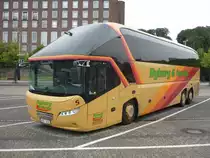 Ein Neoplan -Starliner aus Schweden passend am Schwedenkai in Kiel
