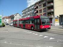 Vom Montag 23.07.2012 bis 12.08.2012 ist die Linie 6 vom Eglisee bis nach Riehen Grenze wegen einer Gleisbaustelle unterbrochen. Die Van Hool Busse von Bernmobil sind auch im Einsatz. Hier Bus Nr.742 (ex Bernmobil 249) kurz nach der Haltestelle Riehen Grenze. Die Aufnahme stammt vom 23.07.2012.