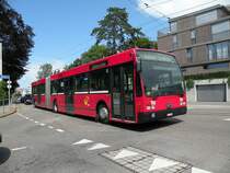 Vom Montag 23.07.2012 bis 12.08.2012 ist die Linie 6 vom Eglisee bis nach Riehen Grenze wegen einer Gleisbaustelle unterbrochen. Die Van Hool Busse von Bernmobil sind auch im Einsatz. Hier Bus Nr.743 (ex Bernmobil 241) kurz vor der Haltestelle Weilstrasse. Die Aufnahme stammt vom 23.07.2012.