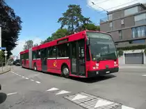 Vom Montag 23.07.2012 bis 12.08.2012 ist die Linie 6 vom Eglisee bis nach Riehen Grenze wegen einer Gleisbaustelle unterbrochen. Die Van Hool Busse von Bernmobil sind auch im Einsatz. Hier Bus Nr.743 (ex Bernmobil 241) kurz vor der Haltestelle Weilstrasse. Die Aufnahme stammt vom 23.07.2012.