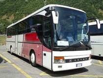 Setra 315 GT HD de la maison italienne Caperna Bus Roma photographi� le 16.08.2012 sur l'aire de repos du St-Bernard pr�s de Martigny 
. Look mi-MB Tourismo mi-Setra 415 GT-HD !