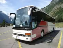 Setra 315 GT HD de la maison italienne Caperna Bus Roma photographi� le 16.08.2012 sur l'aire de repos du St-Bernard pr�s de Martigny 
. Look mi-MB Tourismo mi-Setra 415 GT-HD !