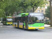 Solaris Urbino auf der Linie 122 nach M�hlheim Hauptbahnhof am Hauptbahnhof Oberhausen.(18.7.2012) 