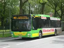 MAN Niederflurbus 3. Generation (Lion's City) auf der Linie 957 nach Oberhausen Tulpenstra�e am Hauptbahnhof Oberhausen.(18.7.2012) 