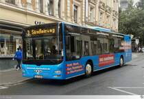 MAN Lion's City der St�dischen Werke �berlandwerke Coburg (S�C) mit Vollwerbung f�r  Das Handwerk , aufgenommen in der Mohrenstra�e am 16. August 2012.