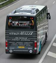 Volvo 9900 de la maison Voyages Mugler photographi� le 29.07.2012 pr�s de Berne 