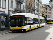 VB Schaffhausen - Hess-Swisstrolley BGT-N2C Nr.105 bei den Bushaltestellen vor dem Bahnhof in Schaffhausen am 26.08.2012