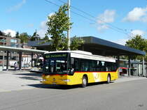 Postauto - Mercedes Citaro  SH 412  bei den Bushaltestellen bei dem Bahnhof in Schaffhausen am 26.08.2012