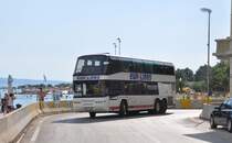 Neoplan 122 von die Firma Centrotrans (BiH) von Split nach Sarajevo, Aufnahme am 01.08.2011 in Omis 