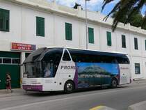 Neoplan N 516 SHD von die Firma Promet Makarska (Kroatien), Aufnahme am 01.08.2011 in Omis 